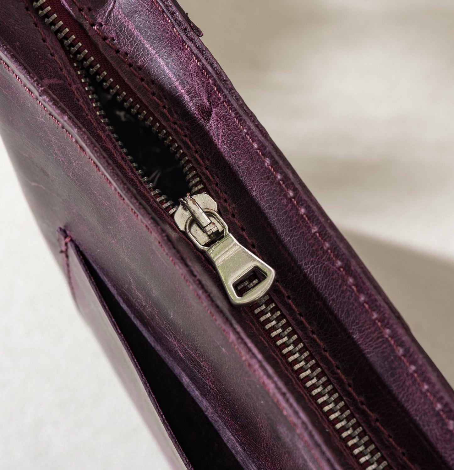 Made of genuine leather. Women's portfolio bag