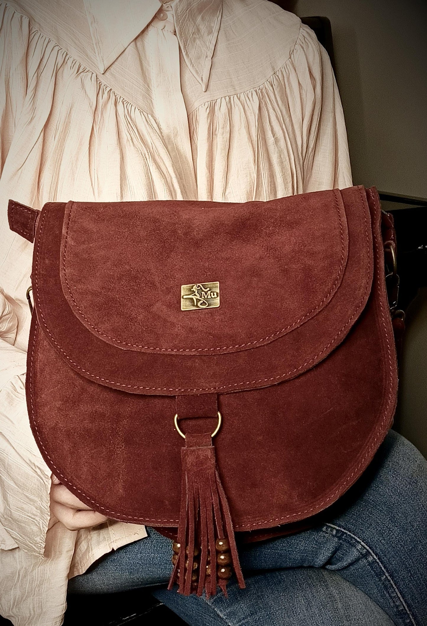 Made of real suede leather. It is a designer product.