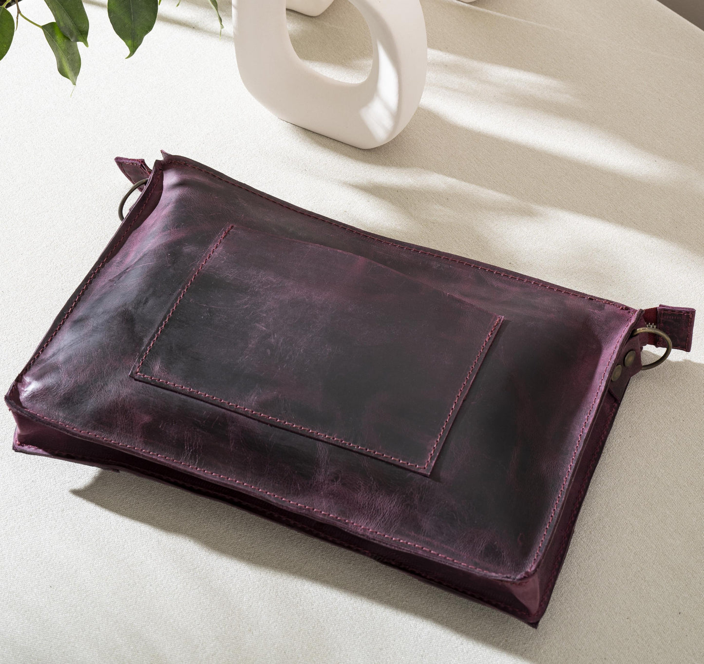 Made of genuine leather. Women's portfolio bag