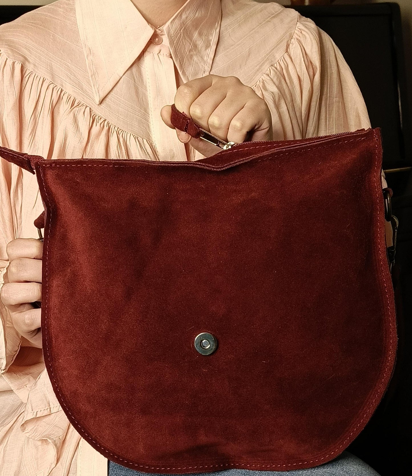 Made of real suede leather. It is a designer product.