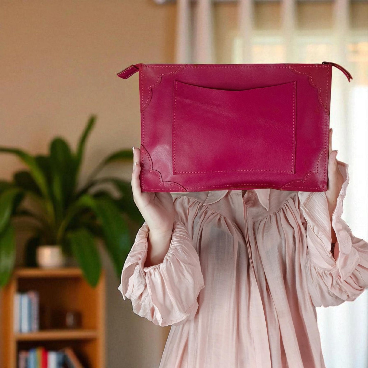Made of genuine leather. Women's portfolio bag