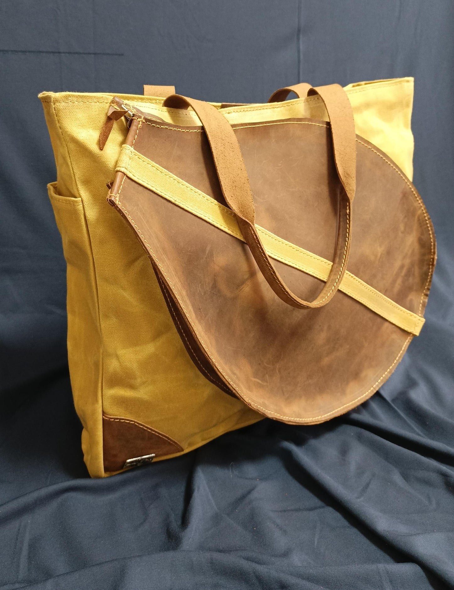 Genuine leather and canvas fabric combination special design tennis bag