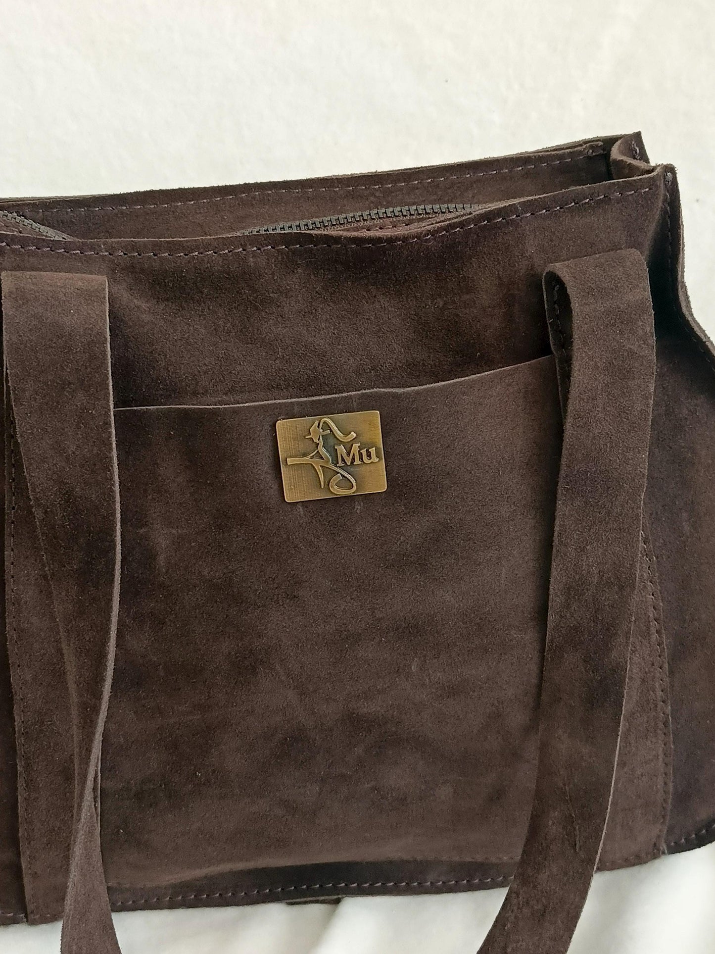 the product is made of genuine suede leather.design is a bag.suitable for daily use.