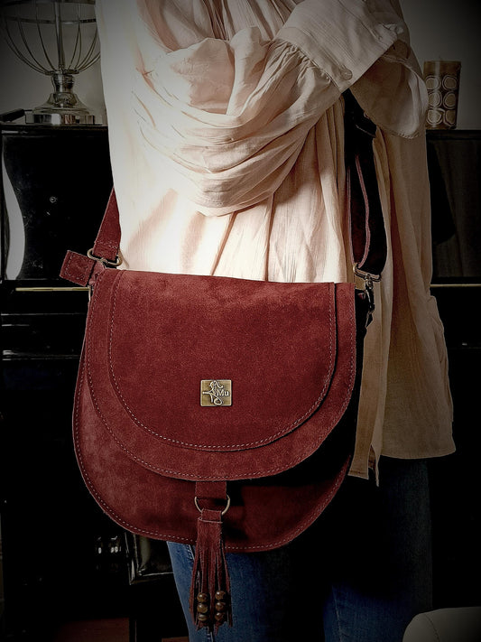 Made of real suede leather. It is a designer product.